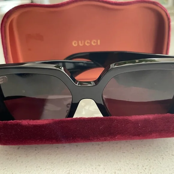 Chic Gucci Black Sunglasses Gucci Classic Oversized Rectangular Sunglasses, Black  main image 4